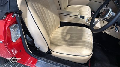 Lot 774 - 1971 MG B