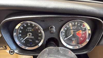 Lot 774 - 1971 MG B