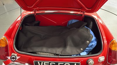 Lot 774 - 1971 MG B