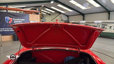 Lot 774 - 1971 MG B