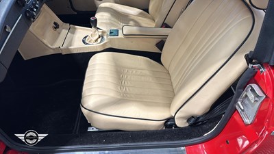 Lot 774 - 1971 MG B