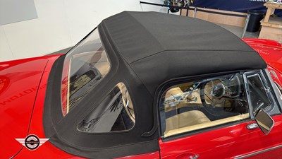 Lot 774 - 1971 MG B