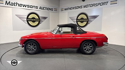 Lot 774 - 1971 MG B
