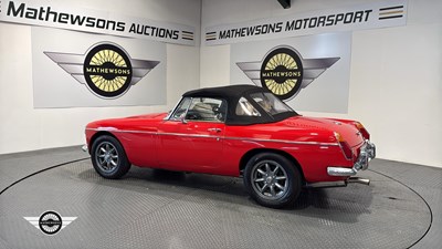 Lot 774 - 1971 MG B