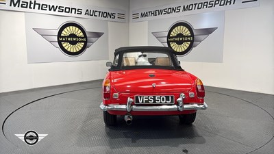 Lot 774 - 1971 MG B