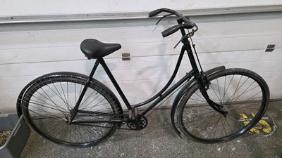 Lot 703 - LADIES VINTAGE BICYCLE