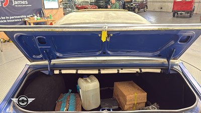 Lot 72 - 1975 FORD GRANADA GHIA CPE AUTO