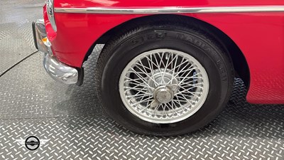 Lot 60 - 1971 MG B