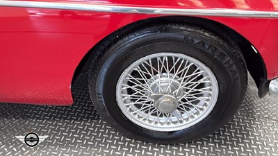 Lot 60 - 1971 MG B