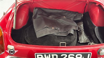Lot 60 - 1971 MG B