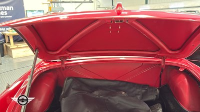 Lot 60 - 1971 MG B