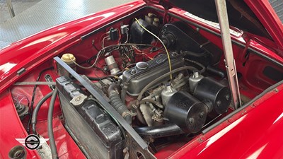 Lot 60 - 1971 MG B