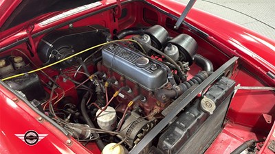 Lot 60 - 1971 MG B