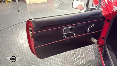 Lot 60 - 1971 MG B