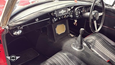 Lot 60 - 1971 MG B