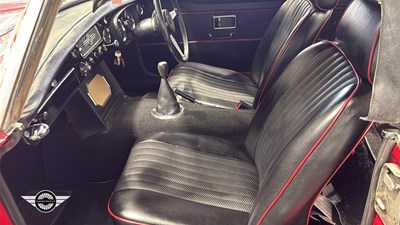 Lot 60 - 1971 MG B