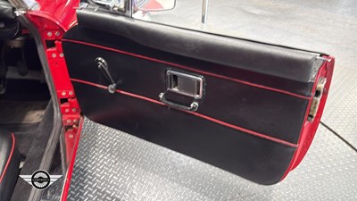 Lot 60 - 1971 MG B