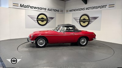Lot 60 - 1971 MG B