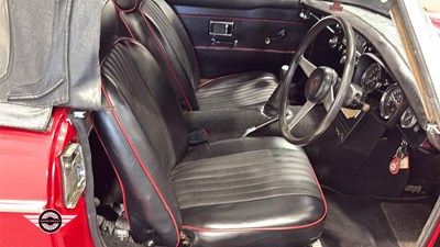 Lot 60 - 1971 MG B