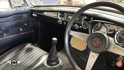 Lot 60 - 1971 MG B