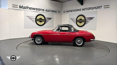 Lot 60 - 1971 MG B