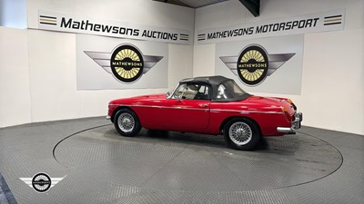 Lot 60 - 1971 MG B