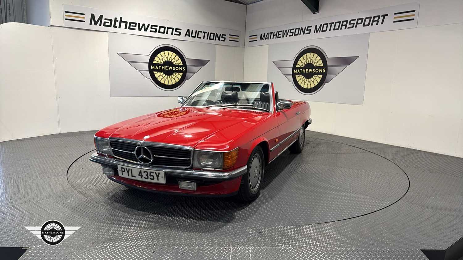Lot 796 - 1982 MERCEDES 500 SL AUTO