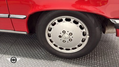 Lot 796 - 1982 MERCEDES 500 SL AUTO