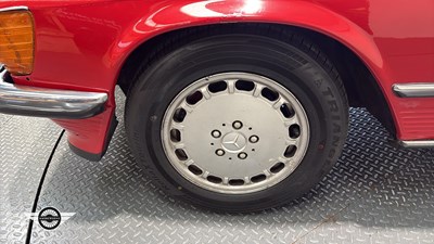 Lot 796 - 1982 MERCEDES 500 SL AUTO