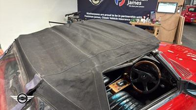 Lot 796 - 1982 MERCEDES 500 SL AUTO