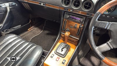 Lot 796 - 1982 MERCEDES 500 SL AUTO