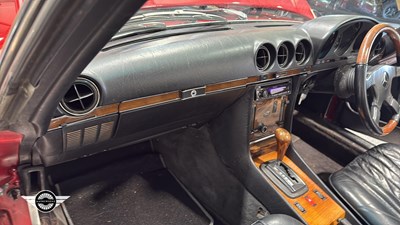 Lot 796 - 1982 MERCEDES 500 SL AUTO