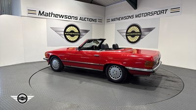 Lot 796 - 1982 MERCEDES 500 SL AUTO