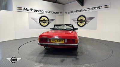 Lot 796 - 1982 MERCEDES 500 SL AUTO