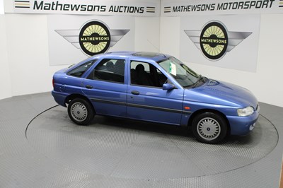 Lot 20 - 1998 FORD ESCORT LX