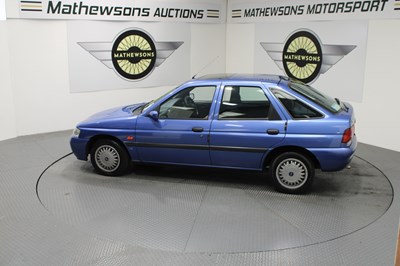 Lot 20 - 1998 FORD ESCORT LX
