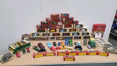 Lot 877 - 2 BOXES OF SCALE MODELS
