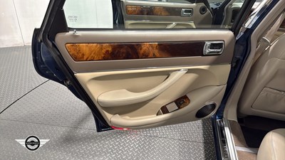 Lot 40 - 1995 JAGUAR 3.2 XJ6 X300
