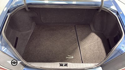 Lot 40 - 1995 JAGUAR 3.2 XJ6 X300
