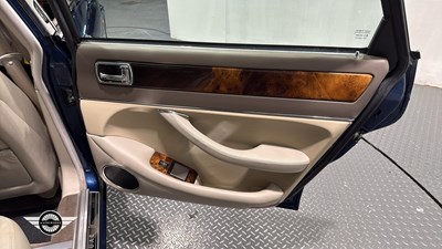 Lot 40 - 1995 JAGUAR 3.2 XJ6 X300