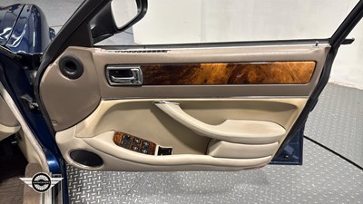 Lot 40 - 1995 JAGUAR 3.2 XJ6 X300