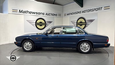 Lot 40 - 1995 JAGUAR 3.2 XJ6 X300