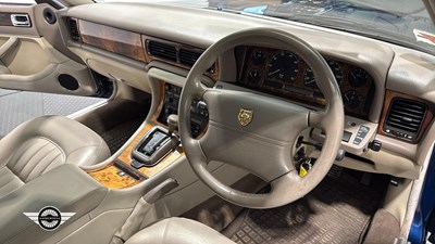 Lot 40 - 1995 JAGUAR 3.2 XJ6 X300