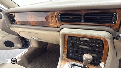 Lot 40 - 1995 JAGUAR 3.2 XJ6 X300