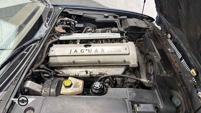 Lot 40 - 1995 JAGUAR 3.2 XJ6 X300