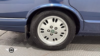 Lot 40 - 1995 JAGUAR 3.2 XJ6 X300