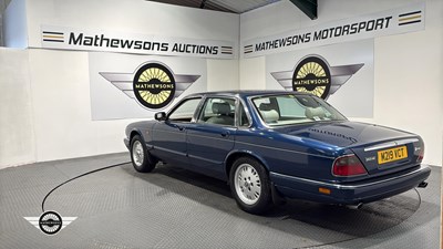 Lot 40 - 1995 JAGUAR 3.2 XJ6 X300