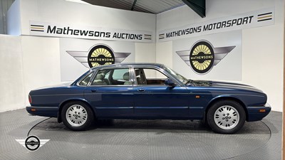 Lot 40 - 1995 JAGUAR 3.2 XJ6 X300