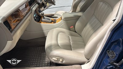 Lot 40 - 1995 JAGUAR 3.2 XJ6 X300
