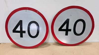 Lot 735 - PAIR OF 40 MPH ROAD SIGNS 18" DIA